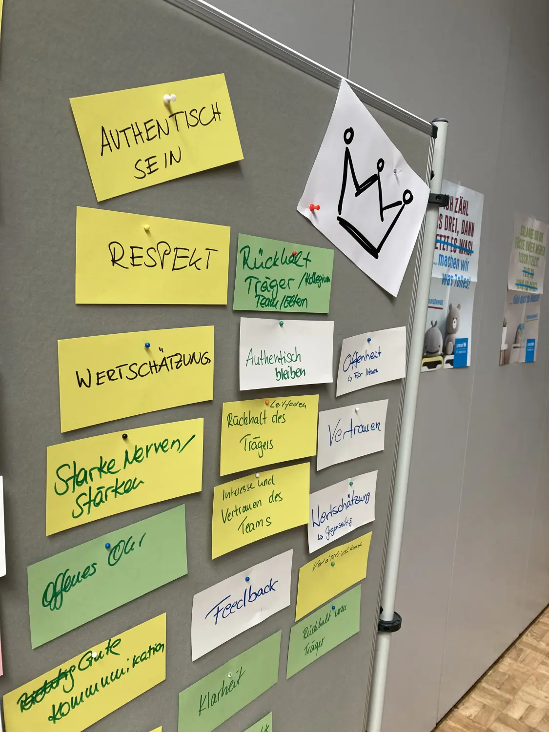 Diehl-Wadewitz Akademie - Akademie für Potenzial und Wachstum - Kartonpapier